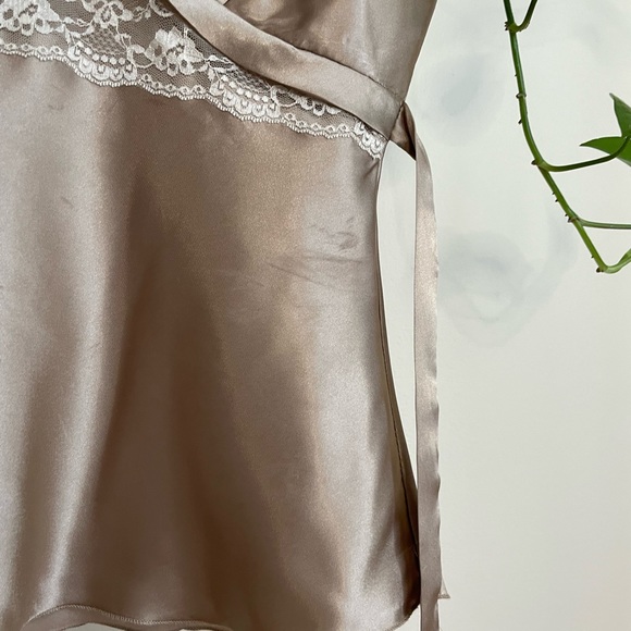 Satin and Lace Top (m) - Picture 3 of 8
